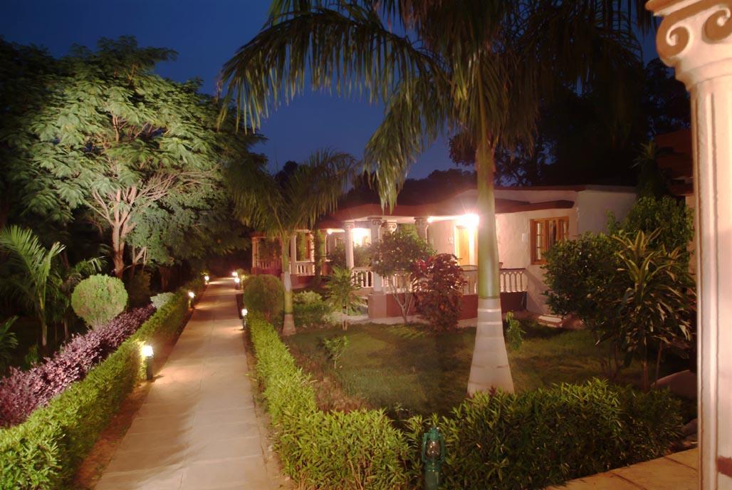 Tiger'S Den Resort Bandhavgarh National Park Exterior photo