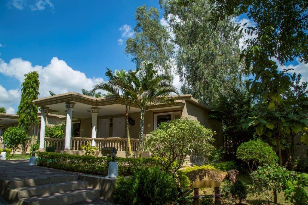 Tiger'S Den Resort Bandhavgarh National Park Exterior photo