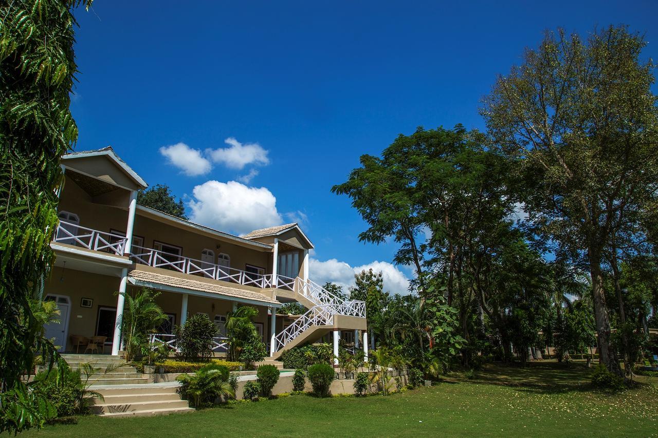 Tiger'S Den Resort Bandhavgarh National Park Exterior photo